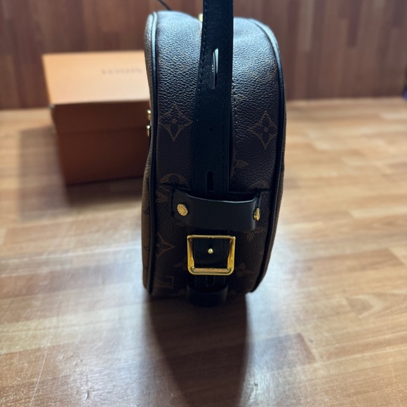 Tan/brown purse with box - Picture 9 of 15